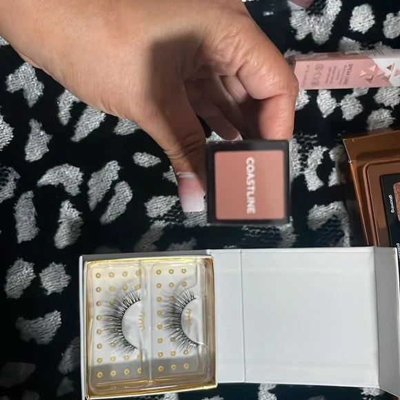 Makeup bundle - Picture 5 of 6